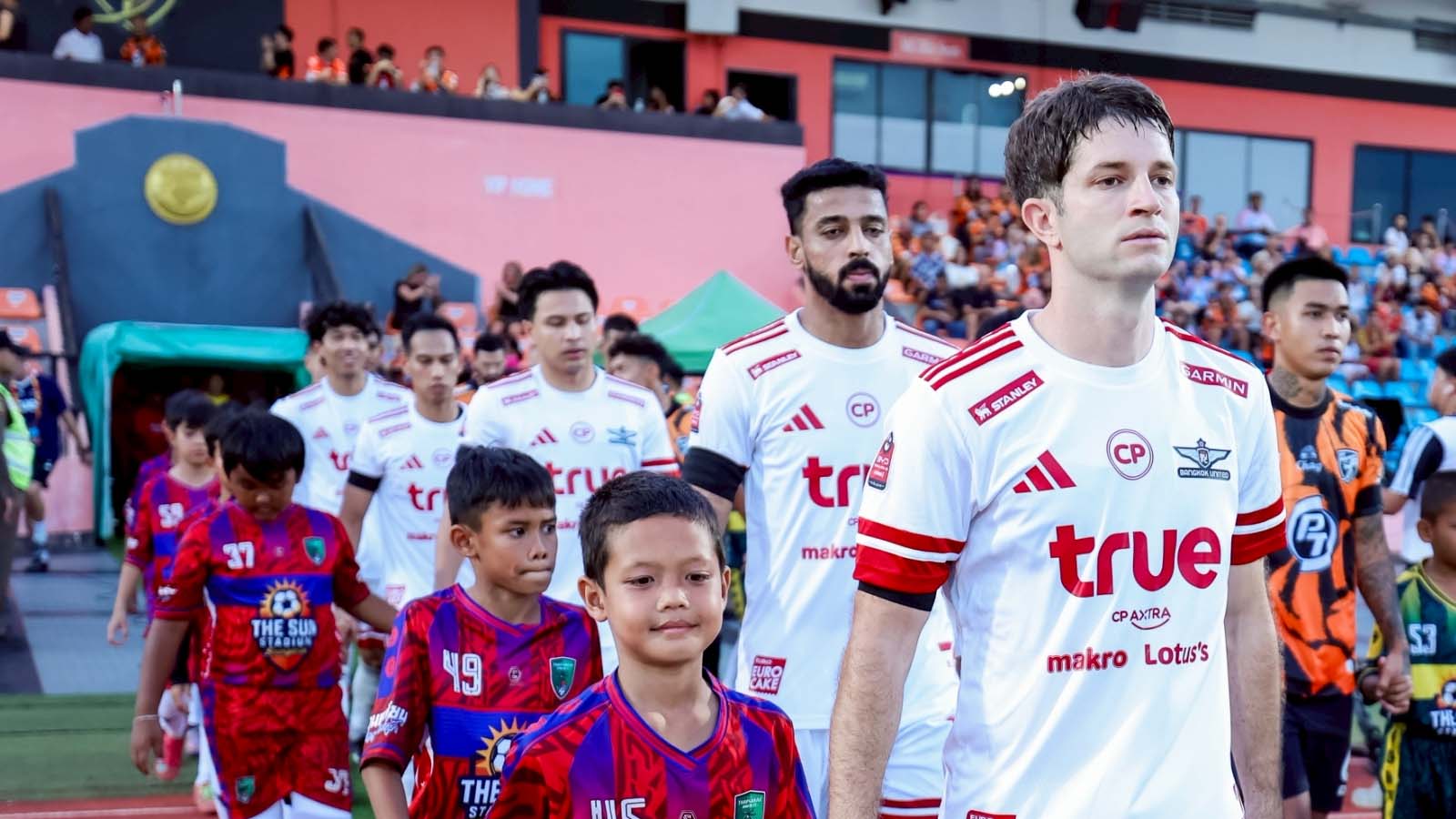 สุภาพบุรุษฟิวส์ขาดโค้ชแบนร่ายย